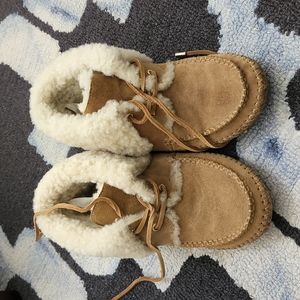 Tory Burch size 7.5 sheep sherling and suede boots